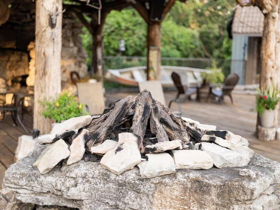 Stonegate Lodge Bear'S Den Kitchen, Pool, Firepit, Wifi ,Smart Tvs Eureka Springs Exteriör bild